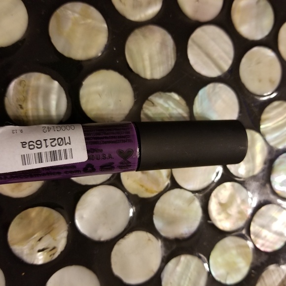 Makeup - Picture 2 of 2